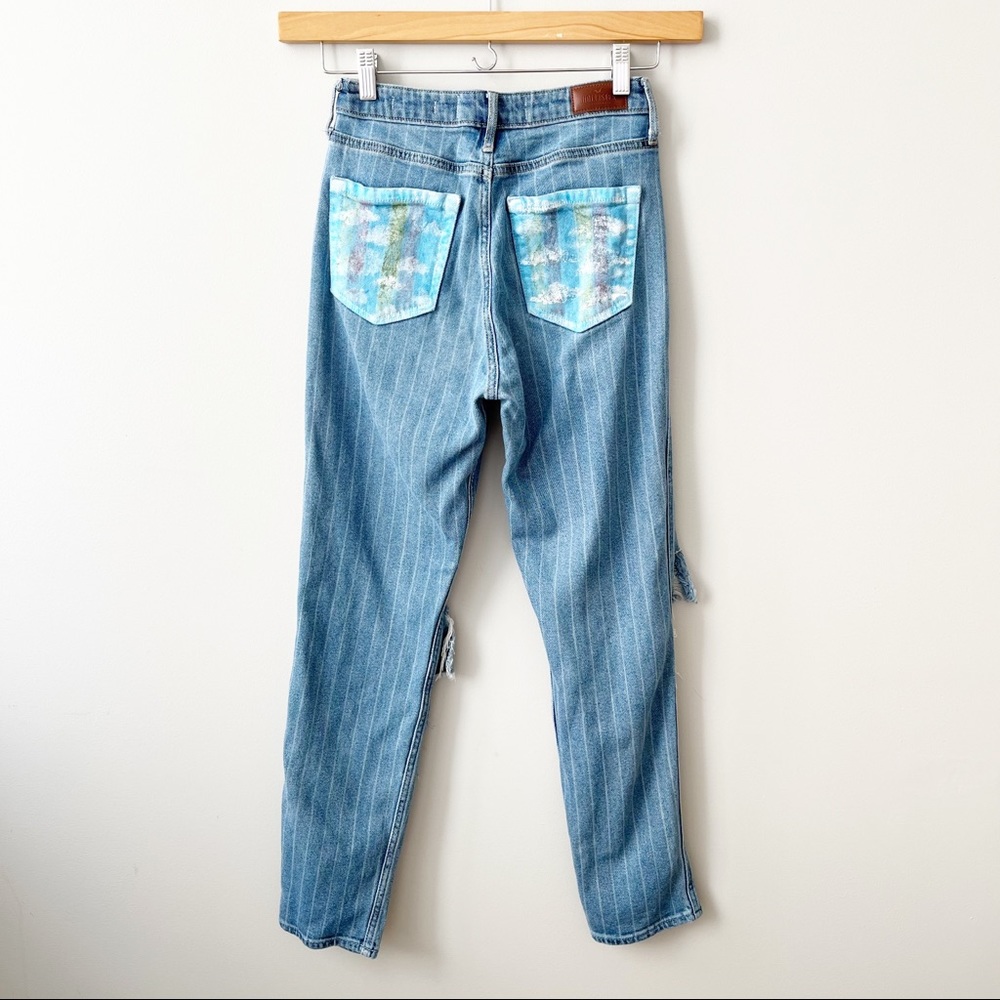 Hollister Ultra High Rise Mom Jeans